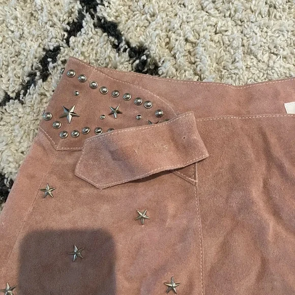 UNDERSTATED LEATHER PARIS TEXAS SKIRT IN LILAC - Picture 11 of 12